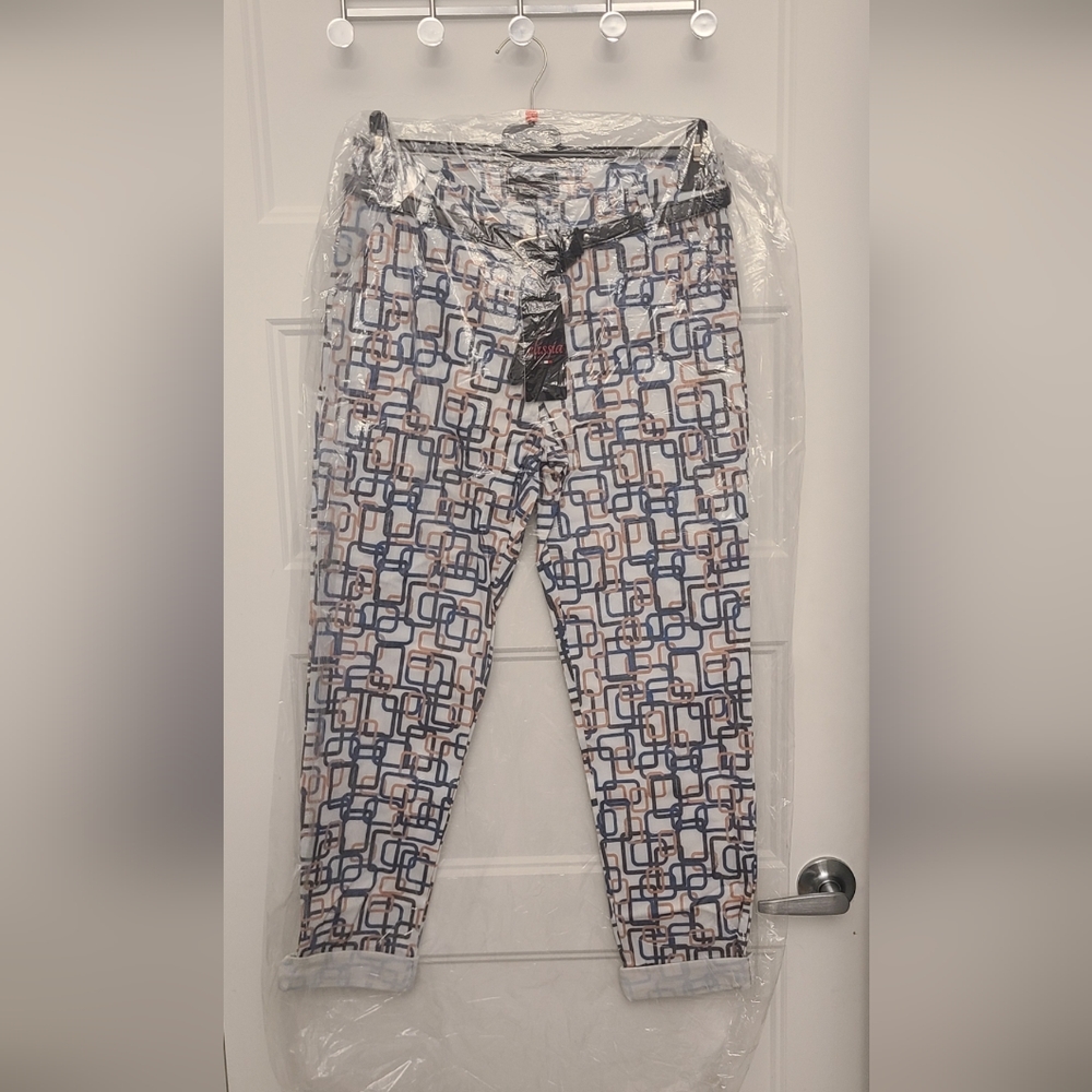2 for 28$ 😋 ELISSIA Women White Pants Golden blue oval WITH Black belt